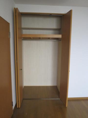 お洋服が多い方でも楽々収納できます