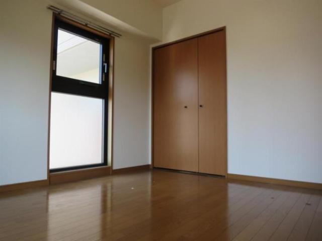 こちらは寝室にいかがでしょうか？？