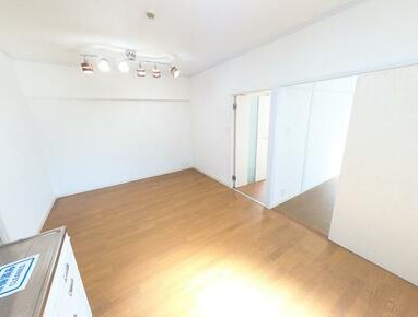 家具の配置がしやすいお部屋ですね。