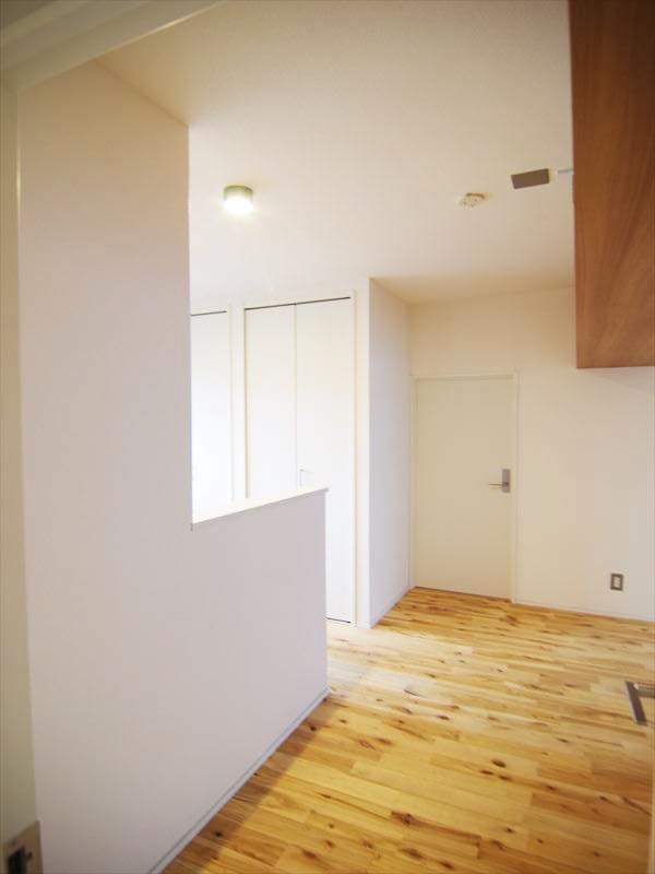 日当たり良好でどの部屋も明るいです