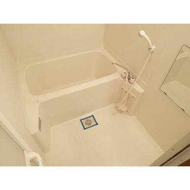 清潔なバスルームです