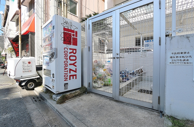 敷地内ごみ置き場です