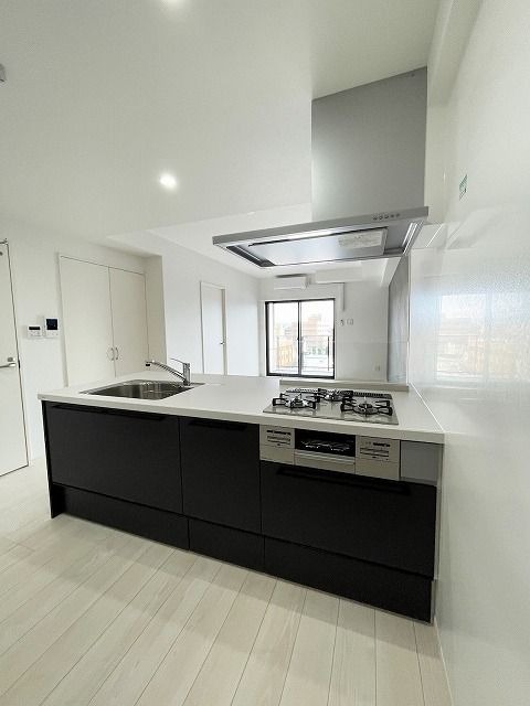 3口コンロのおしゃれなキッチンで料理が楽しくなりますね