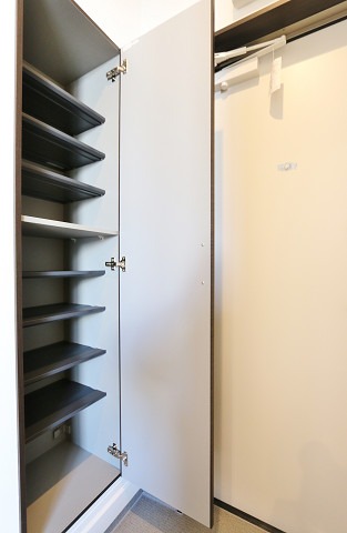 収納たっぷりの玄関