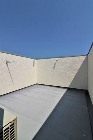 ルーフバルコニー付き。