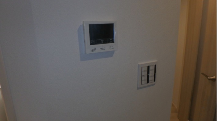 モニター付きインターホンで安心です