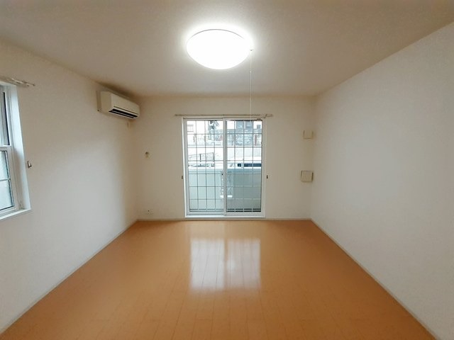 広々とした洋室です。