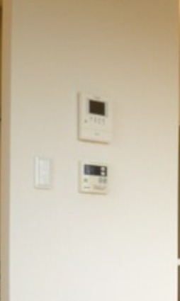 給湯器とモニター付きインターホン付き。