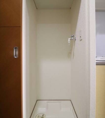 洗濯機はここ。