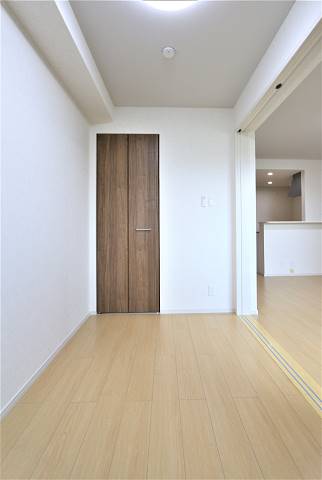 こちらは寝室にピッタリのお部屋ですね