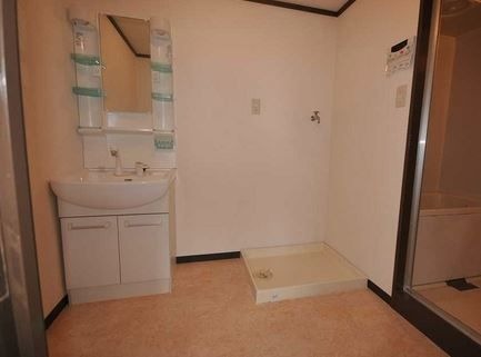 朝の身支度はこちらのシャンプードレッサーで