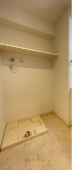 洗濯機は室内に置くことができます。