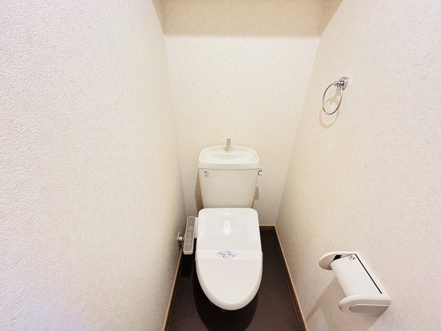 ウォシュレット完備です。