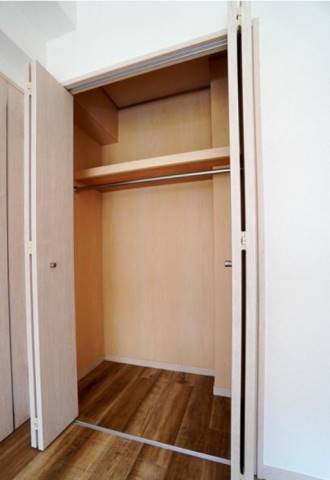 奥行きのある収納でお荷物の多い方も安心