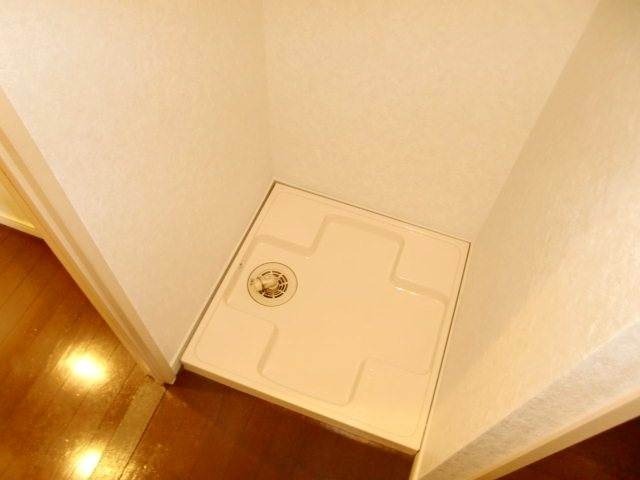 洗濯機はここ。