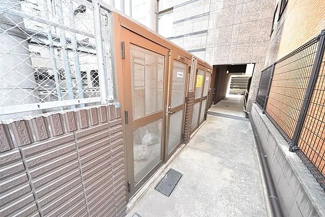 敷地内ごみ置き場つき。
