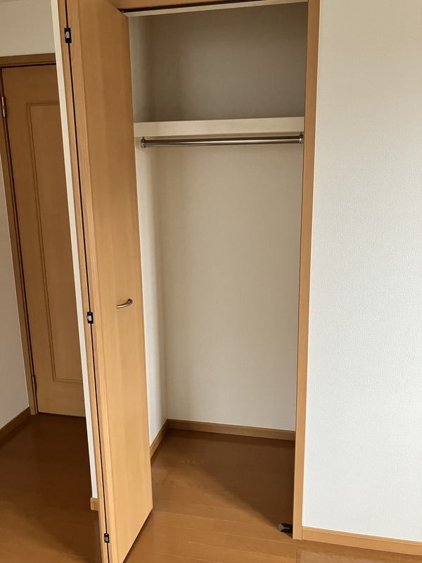 こちらにも収納があります。