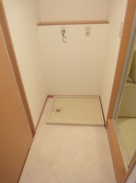 洗濯機はもちろん室内です。
