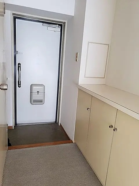 玄関収納も完備。