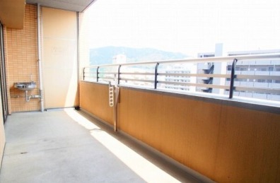 天気の良い日はこちらで洗濯物を干せます