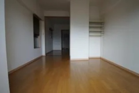 家具の配置がしやすいリビングですね