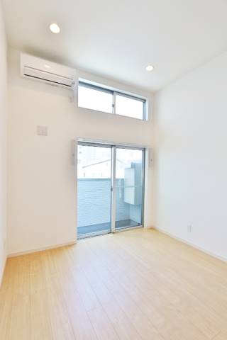 光がしっかり差し込むお部屋です