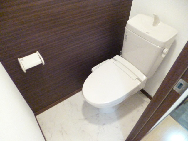 清潔感のあるトイレですね