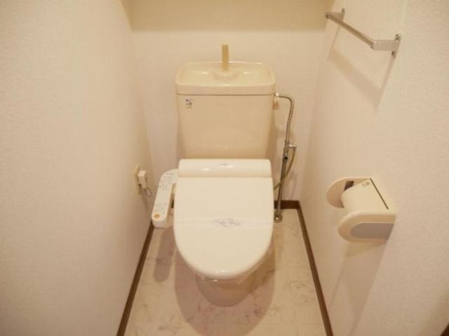 清潔感のあるトイレですね