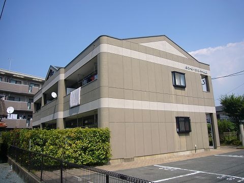 鉄骨造二階建てでございます。