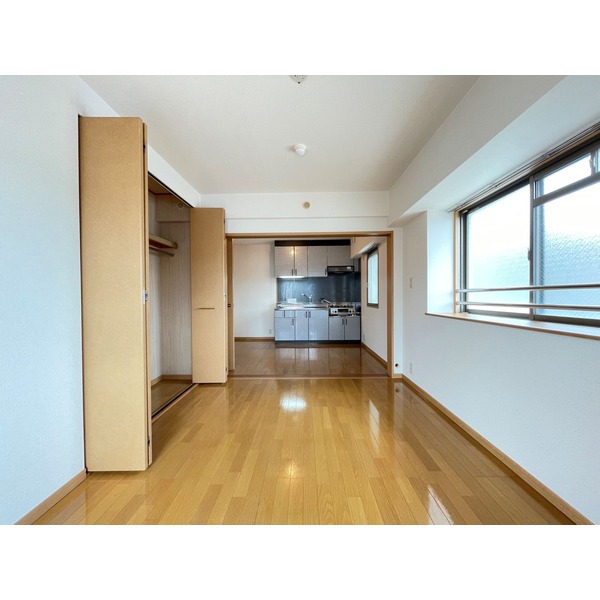 二面採光で明るいお部屋です