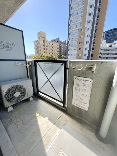 天気の良い日はこちらで洗濯物を干せます