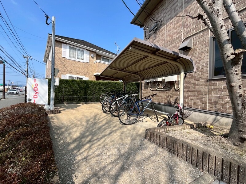 駐輪スペースもございます。