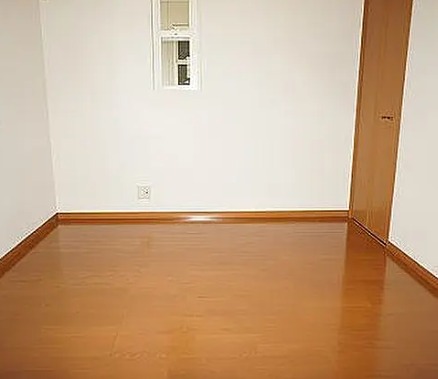 こちらは寝室にピッタリの洋室です