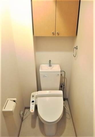 清潔感のあるトイレですね