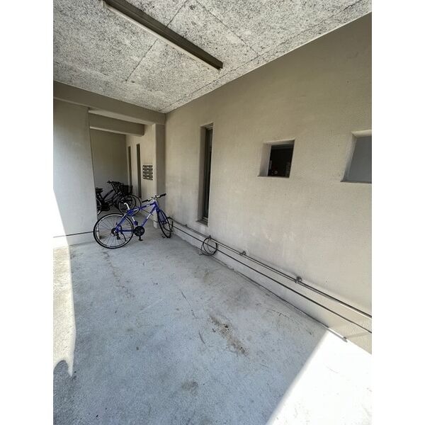 駐輪場には屋根がついています