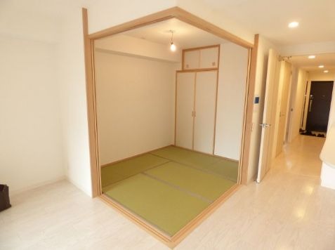 和室で寝転がれます