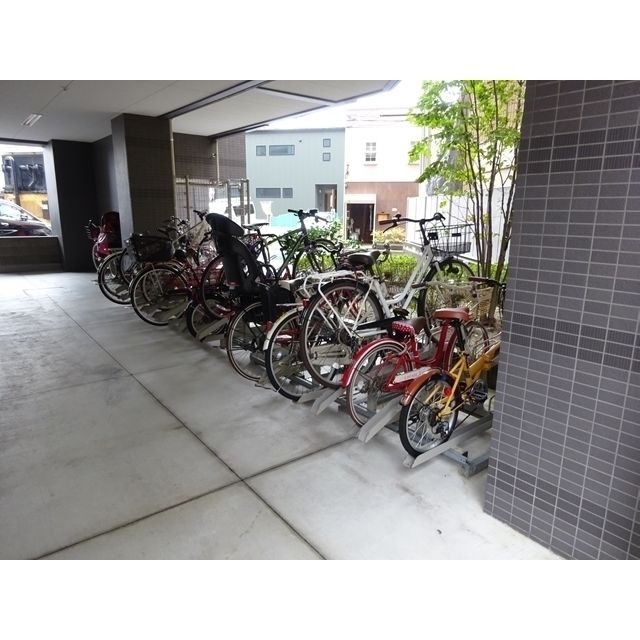 屋根付き駐輪場です