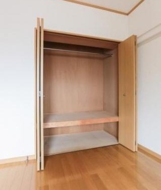 かさばりやすいお洋服もたっぷり収納可能です