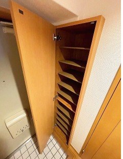 玄関収納も充実しています