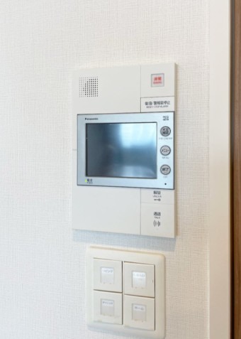 モニター付きインターホンで安心です