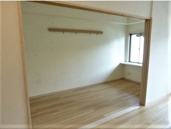 こちら寝室にいかがでしょうか。