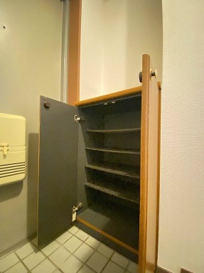 玄関収納もございます。