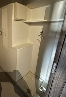 洗濯機はここ。