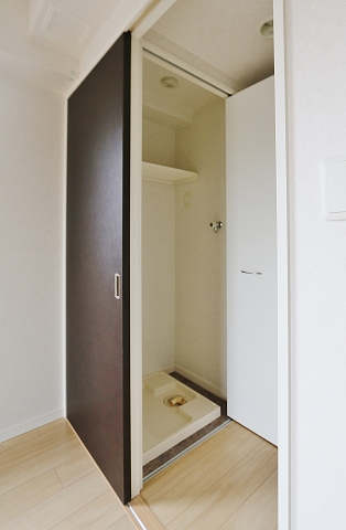 洗濯機は扉で隠せるので生活感消せます