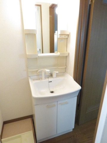 大きな洗面ボールで身支度しやすいです