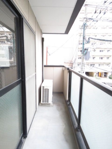 洗濯物も干せるバルコニーです