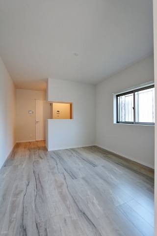 白基調で明るい印象のお部屋です