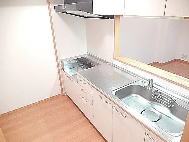 カウンターキッチンで毎日のお料理が楽しくなりそうですね！※実際はシステムキッチンです