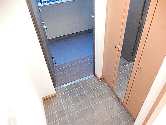 明るい玄関ですね