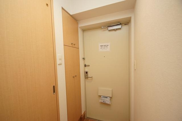 明るい玄関でお出迎え。